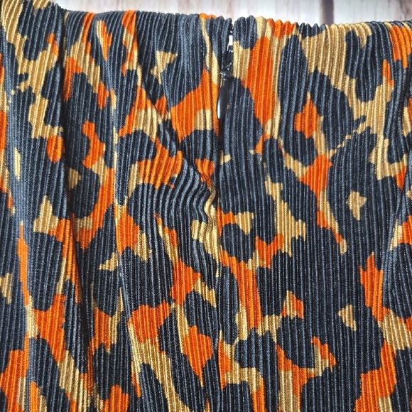 Ashley Stewart Animal Print Pencil Skirt - Black and Orange Size 14/16 - Picture 6 of 8